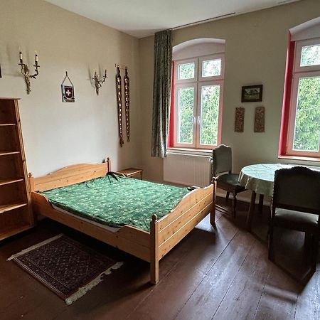 Dom Pod Orlimi Skalami - Blisko Zamku Czocha Apartment Lesna Luaran gambar
