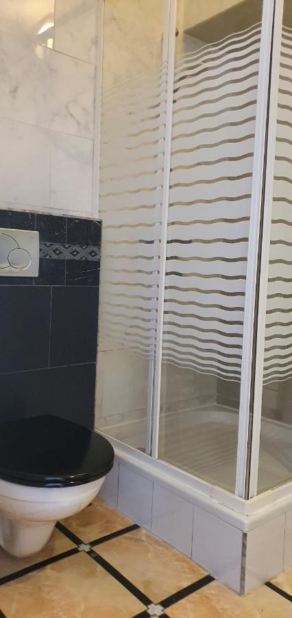 Dom Pod Orlimi Skalami - Blisko Zamku Czocha Apartment Lesna Luaran gambar