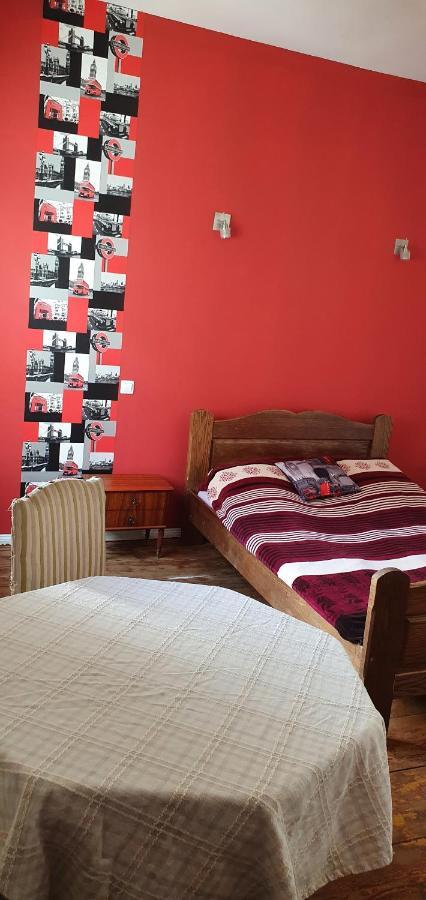 Dom Pod Orlimi Skalami - Blisko Zamku Czocha Apartment Lesna Luaran gambar